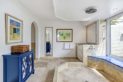 Luxury Villa Photo #26