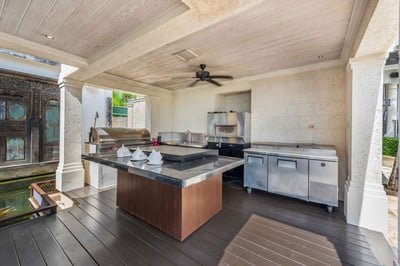 Luxury Villa Photo #15