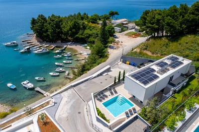 Luxury Villa Photo #5