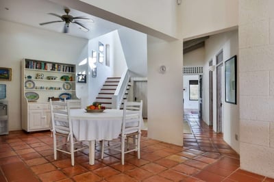 Luxury Villa Photo #17