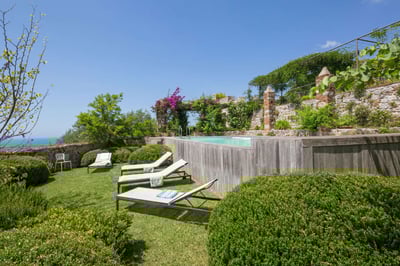Luxury Villa Photo #7