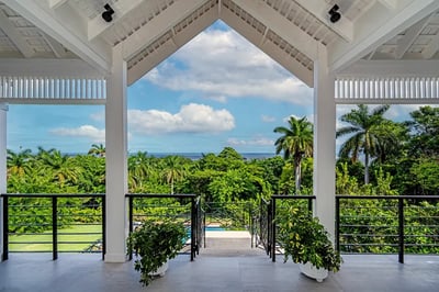 Luxury Villa Photo #3