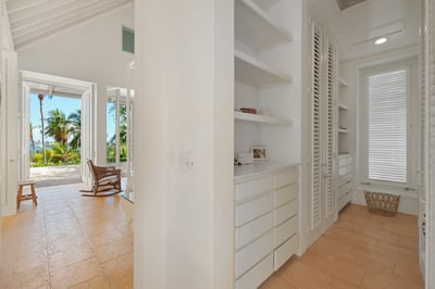Luxury Villa Photo #37