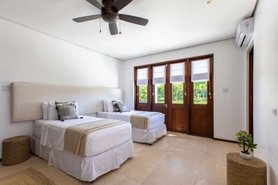 Luxury Villa Photo #25