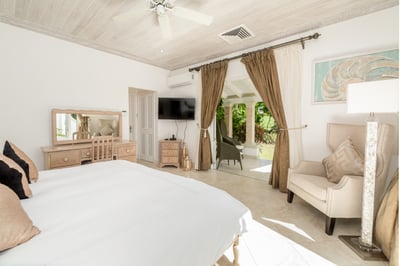 Luxury Villa Photo #32