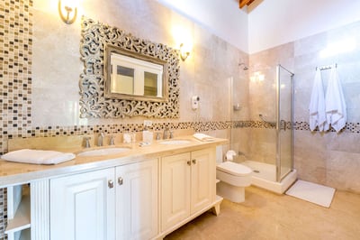 Luxury Villa Photo #30