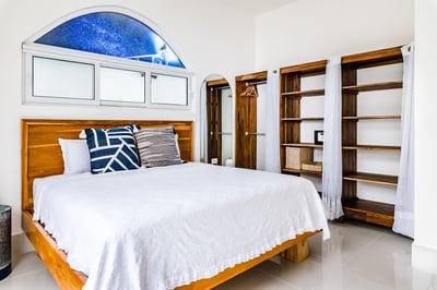 Luxury Villa Photo #28