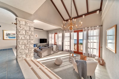 Luxury Villa Photo #17