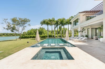 Luxury Villa Photo #9
