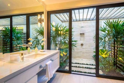 Luxury Villa Photo #24