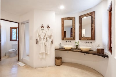 Luxury Villa Photo #18