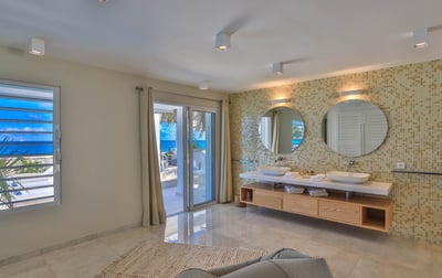 Luxury Villa Photo #28