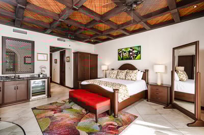 Luxury Villa Photo #33