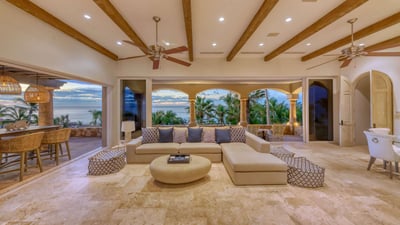 Luxury Villa Photo #24