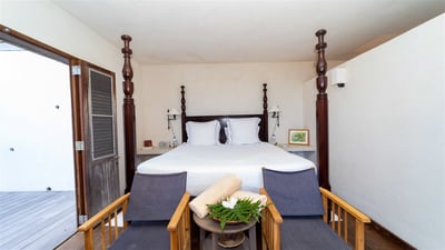 Bedroom 5: On the lower level. King size bed, air conditioning, ceiling fan, safe. Ensuite bath