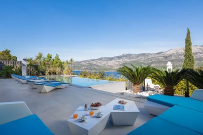 Luxury Villa Photo #32