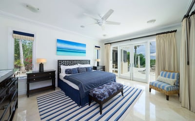 Luxury Villa Photo #18