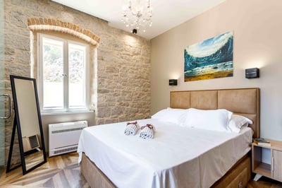 Luxury Villa Photo #17