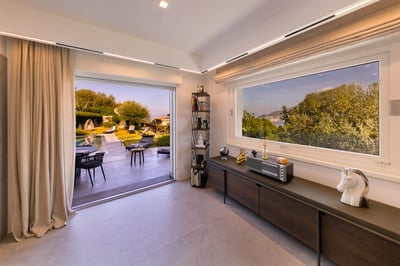 Luxury Villa Photo #11