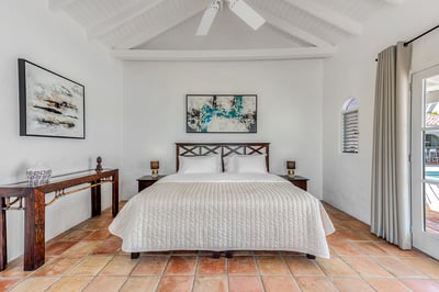 Luxury Villa Photo #40