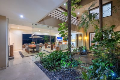 Luxury Villa Photo #18