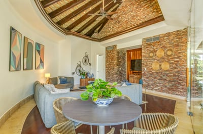 Luxury Villa Photo #14