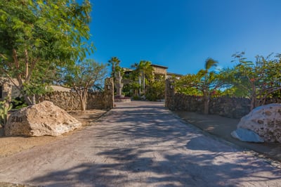 Luxury Villa Photo #18