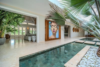 Luxury Villa Photo #13