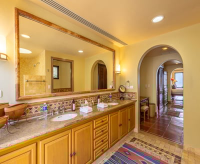 Luxury Villa Photo #35