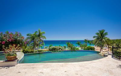 Luxury Villa Photo #3