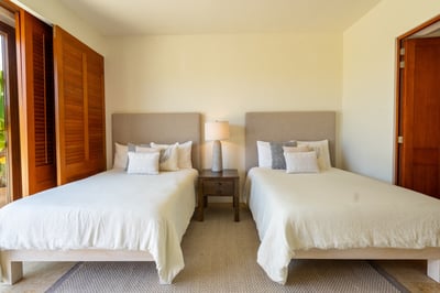 Luxury Villa Photo #22