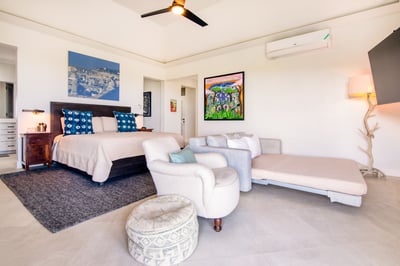 Luxury Villa Photo #23