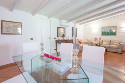 Luxury Villa Photo #9