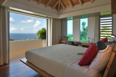 Bedroom 1: On the upper level. Air conditioning, king size bed, safe. Adjoining bathroom with shower