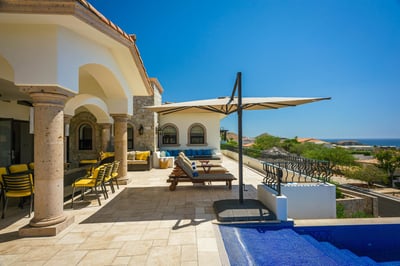 Luxury Villa Photo #3