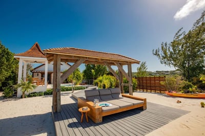 Luxury Villa Photo #3