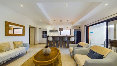 Luxury Villa Photo #18
