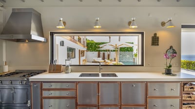 Kitchen & Dining Area