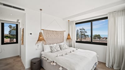 Luxury Villa Photo #14