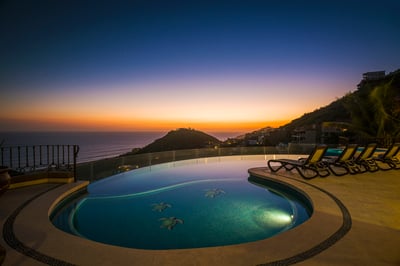 Luxury Villa Photo #7