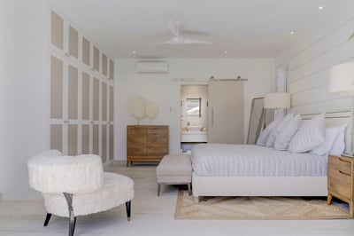 Luxury Villa Photo #16