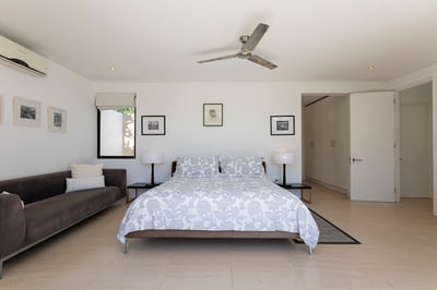 Luxury Villa Photo #20