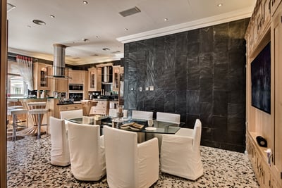 Luxury Villa Photo #18