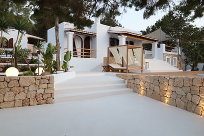 Luxury Villa Photo #3
