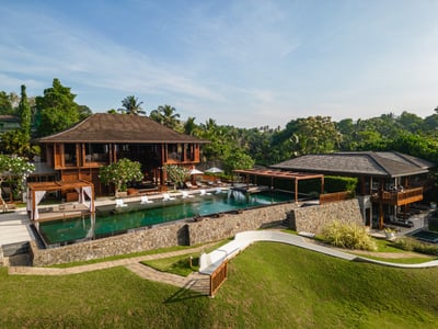 Luxury Villa Photo #3
