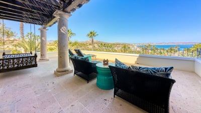 Luxury Villa Photo #8