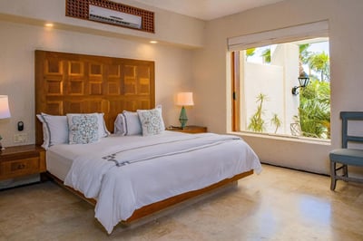 Luxury Villa Photo #26