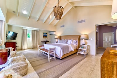 Luxury Villa Photo #23
