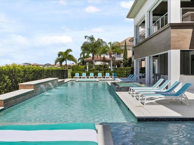 Luxury Villa Photo #6