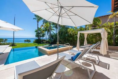 Luxury Villa Photo #6